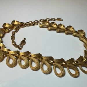 Vintage 1970’s Sarah Coventry Elegant Gold Toned Choker Necklace